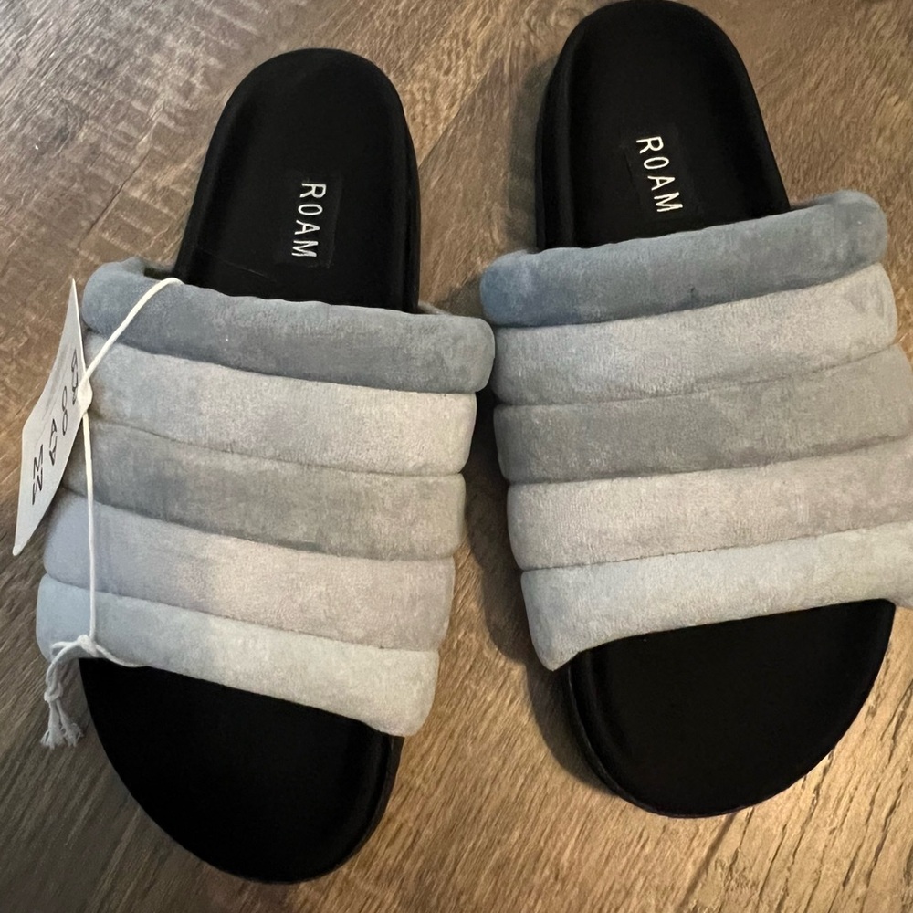ROAM Quilted Slide Sandals in Gray and Black